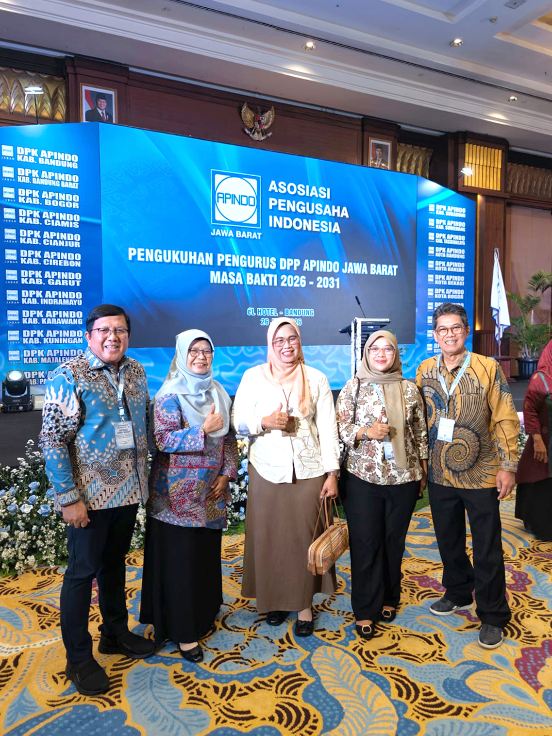 Foto Bersama dengan Kepala Dinas Tenaga Kerja Provinsi Jawa Barat, Kepala Dinas Tenaga Kerja Kota Depok, Ketua DPK APINDO Kota Depok, Ketua DPK APINDO Kabupaten Bogor dan Sekretaris.